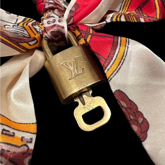 Silk Ribbon Bag Pendant and or Keychain with Louis Vuitton Lock & Key - Picture 3 of 5